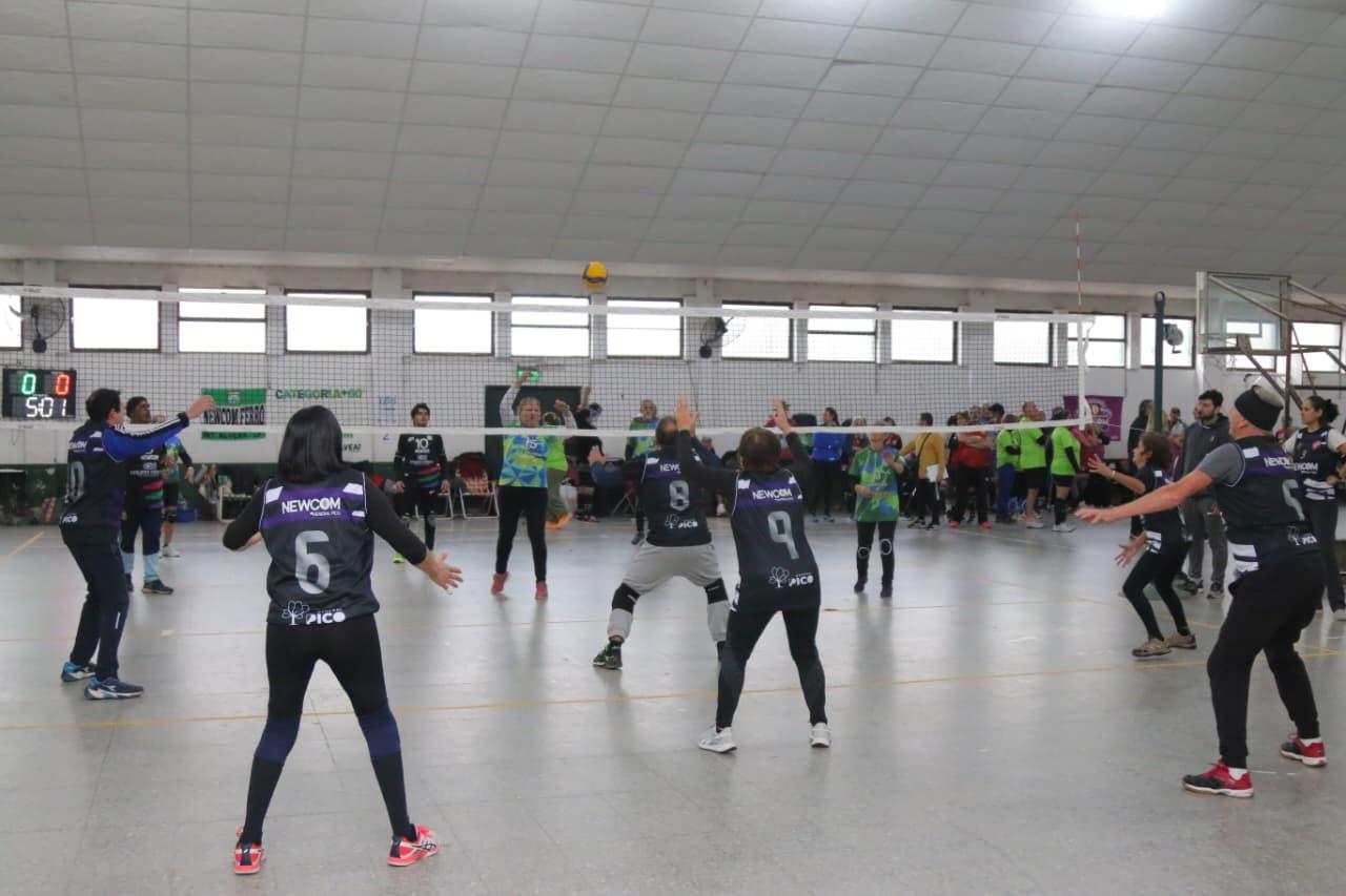 DEPORTE SOCIAL: EL PRIMER ENCUENTRO RECREATIVO DE NEWCOM REUNIÓ A 26 EQUIPOS DE TODA LA PROVINCIA