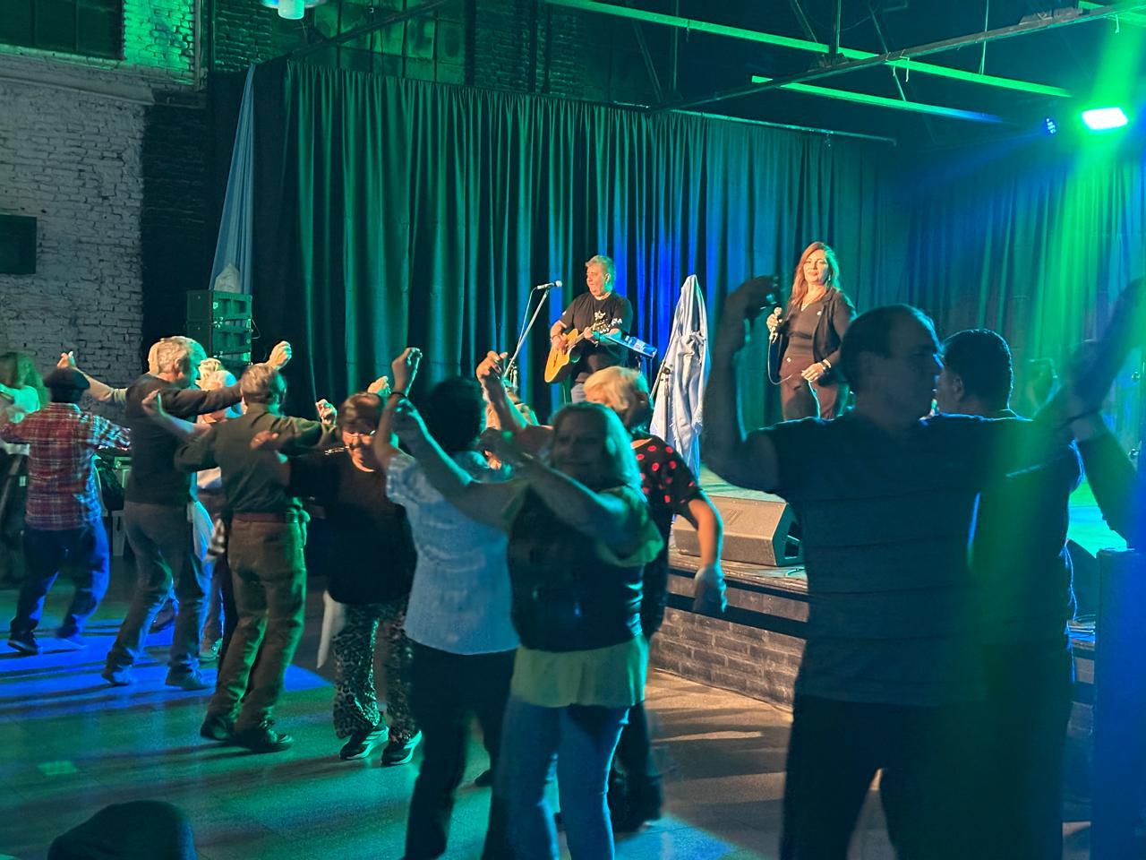 ATENEO CULTURAL: EXITOSA PEÑA PATRIA “ESPERANDO EL 9 DE JULIO” EN EL VIEJO GALPÓN