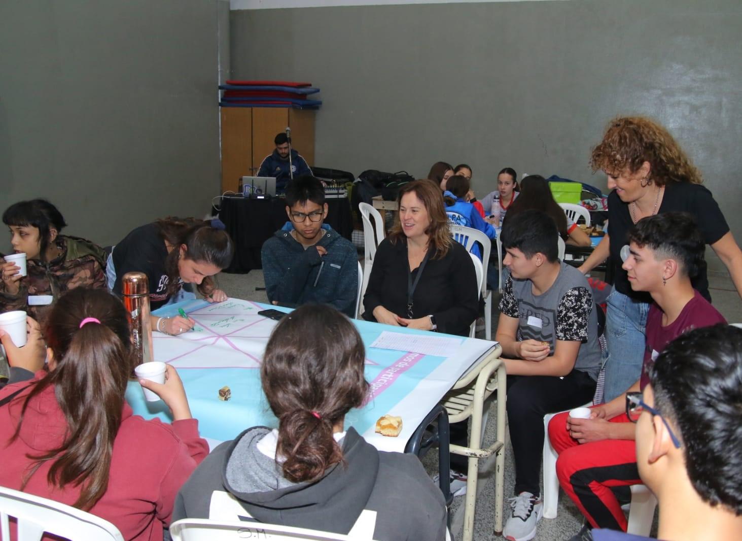MÁS DE 100 ADOLESCENTES EN UN NUEVO FORO DEL CONSEJO LOCAL DE NIÑECES Y ADOLESCENCIAS