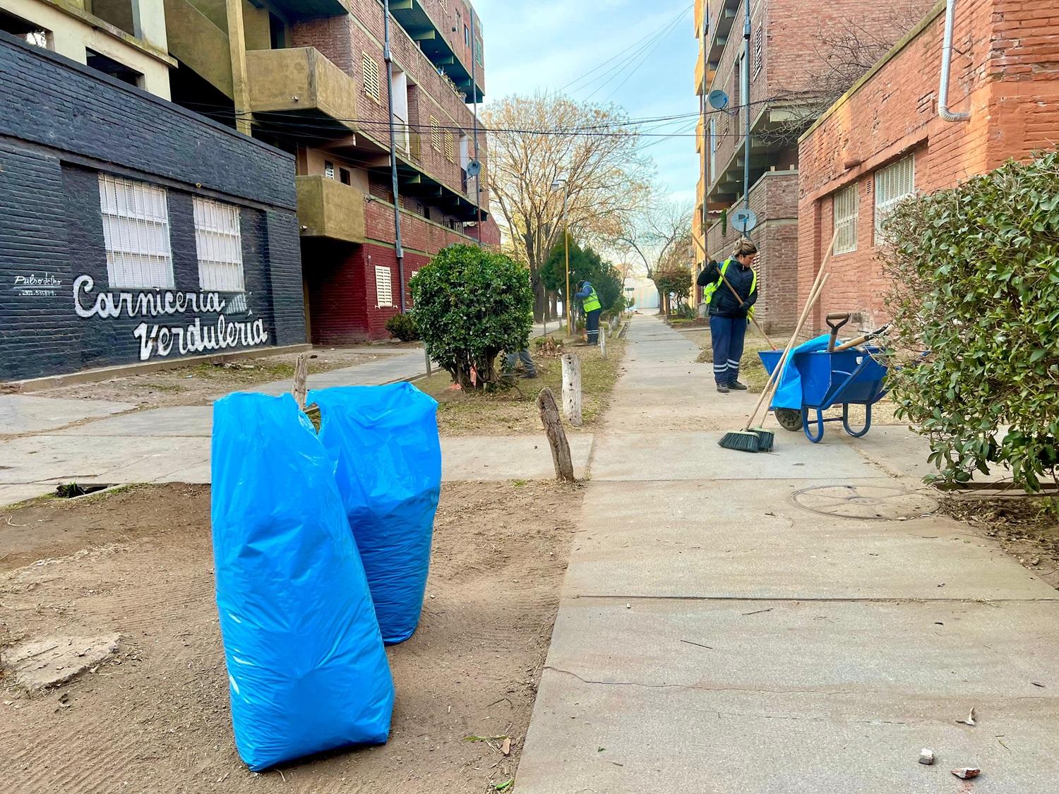 LA MUNICIPALIDAD REALIZÓ NUEVOS TRABAJOS DE LIMPIEZA EN BARRIO MALVINAS 1