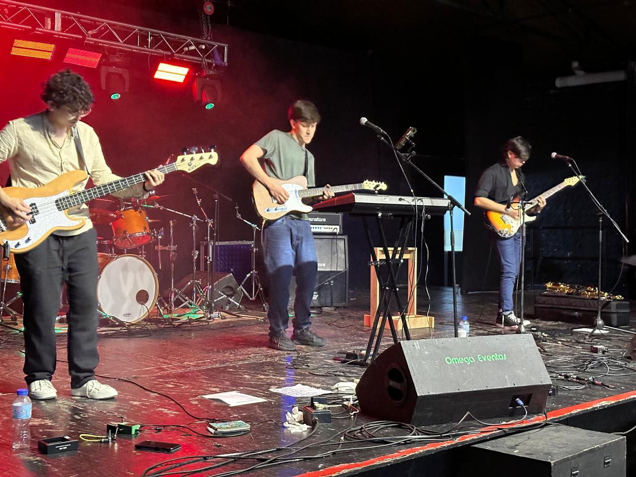 ATENEO CULTURAL: POTENTE DESPLIEGUE DE BANDAS EN “ROCK EN EL GALPÓN”